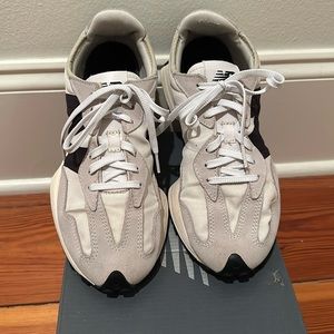 New Balance 327 white/black size 8.5 women’s